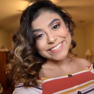 Meet your Posher, Abigail